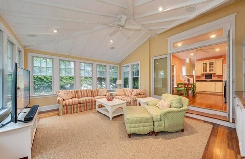Admiral Estates Casa | 6 Bedroom Home 1 Block to the Beach! 1611 New Jersey Ave