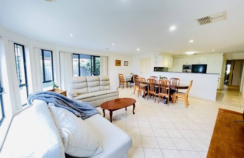 Gungahlin Casa | 6 Bedroom House @ Gungahlin Town Center