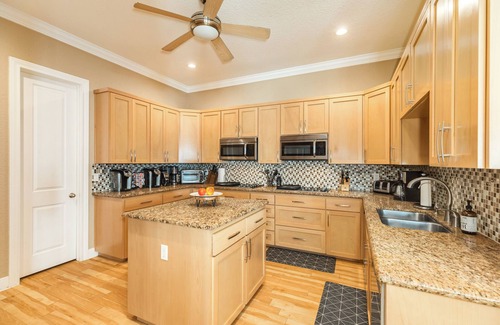 Surfside Beach Casa | 6-bedroom house on fabulous Surfside Beach with private volleyball court