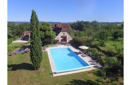 Curemonte Casa | Casa de 6 habitaciones en propiedad grande con piscina y jardín, sala de juegos