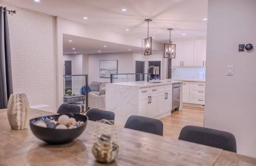 Oro-Medonte Casa | 6-Bedroom Modern Escape in Horseshoe-Pool+Hot tub