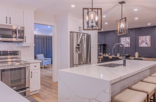 Oro-Medonte Casa | 6-Bedroom Modern Escape in Horseshoe-Pool+Hot tub