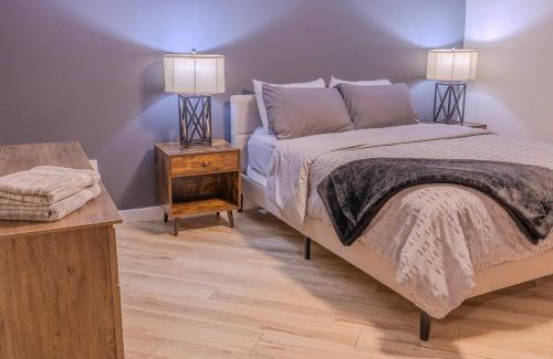 Oro-Medonte Casa | 6 Bedroom Modern Escape in Horseshoe, Pool and Hot tub