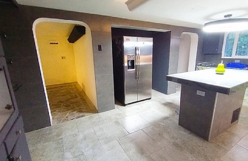 El Poblado Villa | 6 bedroom Poblado Spacious Villa X-Large 20 Person Jacuzzi, 5 Min from Lleras.