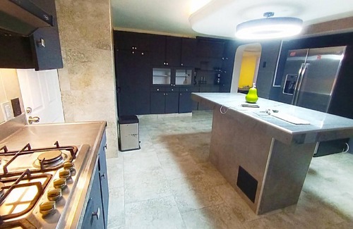 El Poblado Villa | 6 bedroom Poblado Spacious Villa X-Large 20 Person Jacuzzi, 5 Min from Lleras.