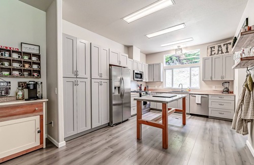 McKinleyville Casa | 6-Bedroom Retreat in the Redwoods with Private Fishing Pond, Game Room, & WiFi