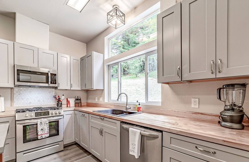 McKinleyville Casa | 6-Bedroom Retreat in the Redwoods with Private Fishing Pond, Game Room, & WiFi