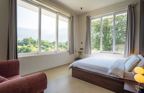 Karjat Otro | 6-bedroom Scenic farmhouse in charming Karjat with WiFi, AC
