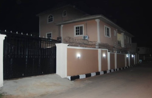 Benin City Casa | 6 Bedroom Serviced Apartments In House in Benin