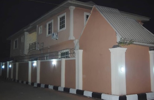 Benin City Casa | 6 Bedroom Serviced Apartments In House in Benin