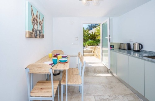 La Sabatera Villa | Villa de 6 dormitorios a minutos de la playa de Moraira. Piscina climatizada, vista al mar.