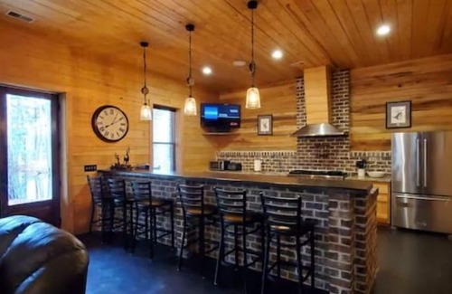 Charleston County Casa | 6-Bedroom Woodlands Retreat with Indoor Fireplace