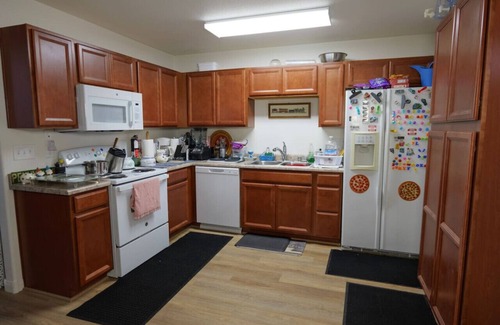 Sunrise Manor Casa | 6 bedrooms/ 10 minutes to the strip!
