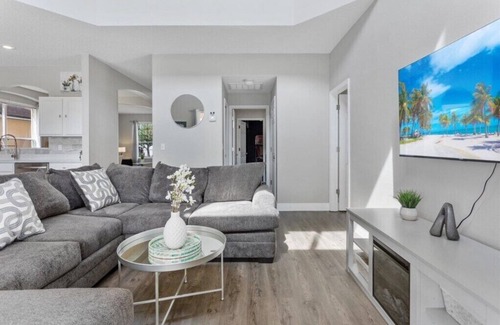 Seasons Casa | 6 Bedrooms / 4.5 Bathrooms Seasons (1270 SB)