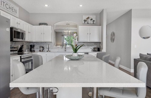 Seasons Casa | 6 Bedrooms / 4.5 Bathrooms Seasons (1270 SB)