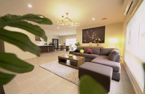 Point Cook Casa | 6 Bedrooms & 4 Bathrooms Big House for Big Group