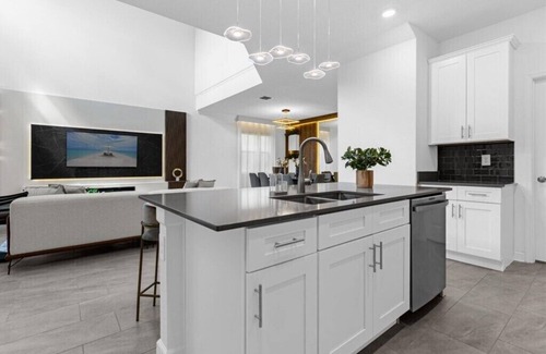Campbell Casa | 6 Bedrooms/ 5 Bathrooms/ Storey Lake (2660 SS)