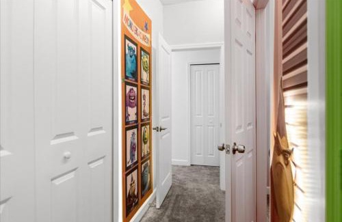 Campbell Casa | 6 Bedrooms 5 Bathrooms Storey Lake 2660 Ss
