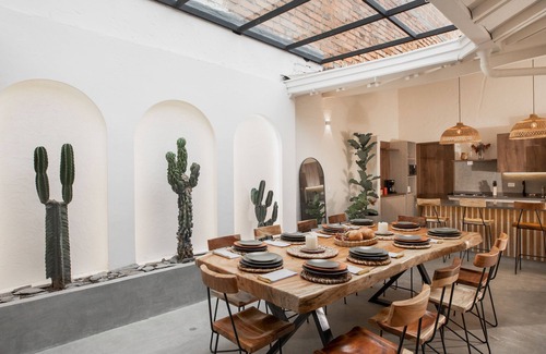 El Poblado Casa | 6 Bedrooms House near Tourist Spots with backyard, Bar, Jacuzzi and heated pool