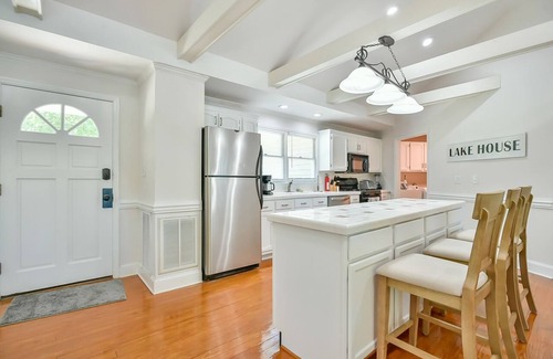 Semora Casa | 6 Bedrooms, Lakefront, Hot-Tub & Private Dock