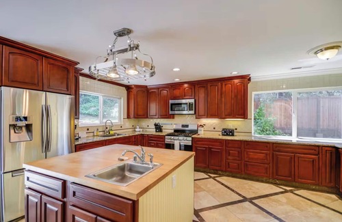 Santa Rosa Casa | 6 bedrooms near Wineries w/Hot Tub, Fire pit, and Arcade near Lake & Trails
