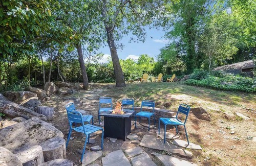 Santa Rosa Casa | 6 bedrooms near Wineries w/Hot Tub, Fire pit, and Arcade near Lake & Trails