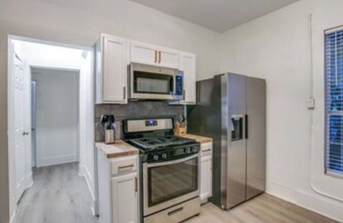 West Morningside Casa | 6 Bedrooms Sleeps 11, 3 Miles to Downtown!