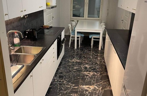 Vasteras Municipality Apartamento | 6 bedrooms with 2 bathrooms