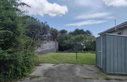 Mount Albert Chalet De Esquí | 6 Beds including 4 Double Beds and 2 Sofa Bed Garden Chalet, 8 Renton Road, Mt Albert, Auckland