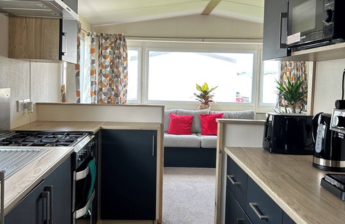 Clacton-on-Sea Casa | 6 Berth Caravan Holiday St Osyth Clacton-on-sea by Verb Holidays