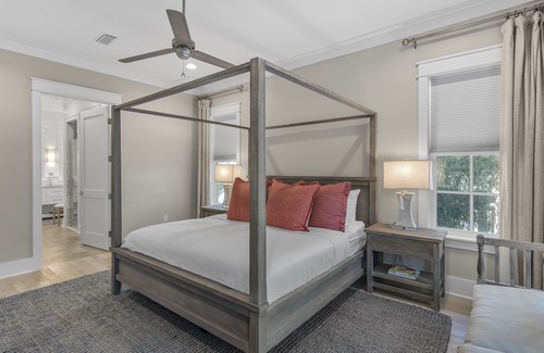 Watercolor Casa | 6 Bikes & 6-Seater Golf Cart! Walk to Beach & WaterColor Pools!- Blue Moon Cotta