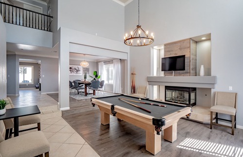 Silverado Ranch Casa | 6 BR 4bath w/ENTIRE Guest House, Pool & Movie Room- 14 Min from The Strip!