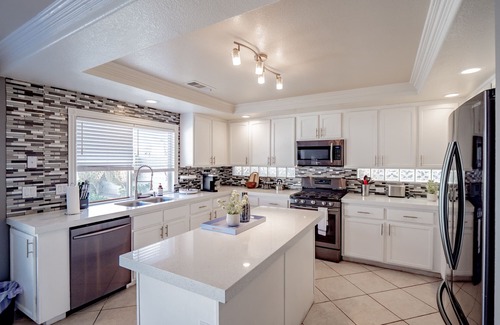 Silverado Ranch Casa | 6 BR 4bath w/ENTIRE Guest House, Pool & Movie Room- 14 Min from The Strip!