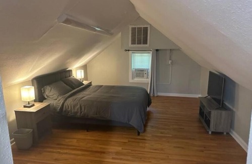 Greenville Casa | 6 BR Home near Football Stadium!