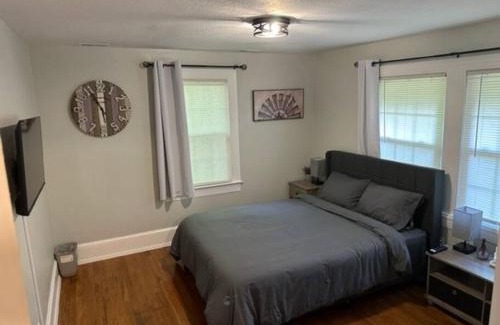 Greenville Casa | 6 BR Home near Football Stadium!