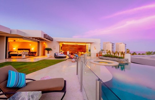 El Bledito Villa | 6 BR Huge Villa Steps To Beach, Plus A Pool House!