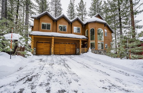 Tahoe Paradise Chalet De Esquí | 6 BR Lux Blackfoot Lodge - Mesa de billar, bañera de hidromasaje y bañera de hidromasaje