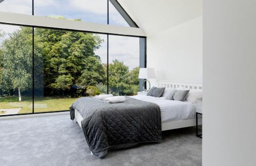 Rugby Casa | 6 BR Luxury House With Huge Garden and Cinema Room By Eason Stays Short Term Rental Rugby