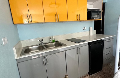 Arecibo Pueblo Apartamento | Beach Vibes in Arecibo 6BR & 3BA
