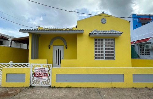 Arecibo Pueblo Apartamento | Beach Vibes in Arecibo 6BR & 3BA
