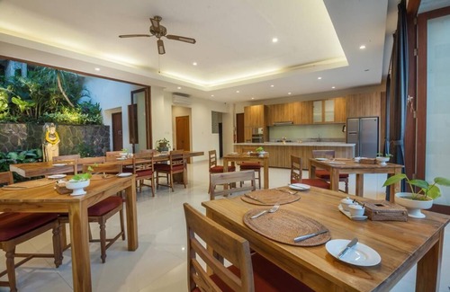 Melayang Villa | 6 BR - Piscina privada, vista al río y arrozales