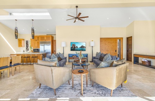 Pedregal Villa | Casa de 6 dormitorios con vista al Pacífico a 10 minutos de la playa de Cabo y el puerto deportivo