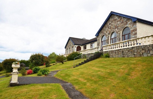 Blackwater Bridge Casa | 6 Ensuite Bedrooms-sleeps 12-garden-sea & Mtn View