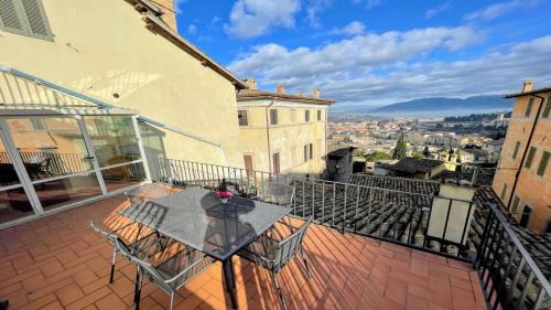Spoleto Apartamento | 6 guests apt with terrace in pedestrian historic centre of Spoleto
