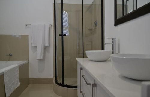 Klerksdorp Casa | 6 Kiaat Suites