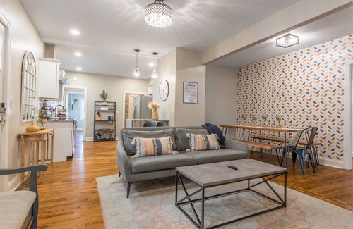 Columbus Park Casa | 6 KING Beds + Walk to Streetcar + Balcony