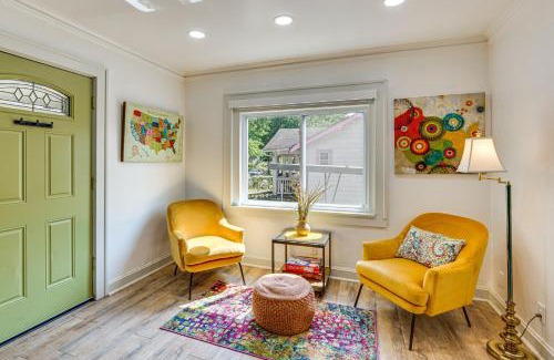 Kansas City Casa | 6 Mi to Arrowhead Stadium Charming Home with Porch!