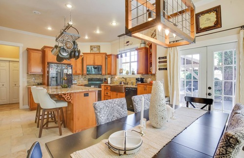 Eugene Casa | 6 Mi to Autzen Stadium: Home w/ Seasonal Pool!