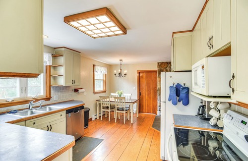 Adamsville Casa | 6 Mi to Beach: Family Home in Little Compton!