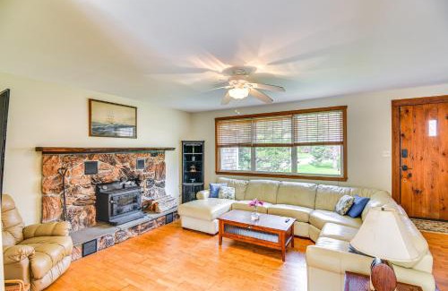 Adamsville Casa | 6 Mi to Beach Family Home in Little Compton!